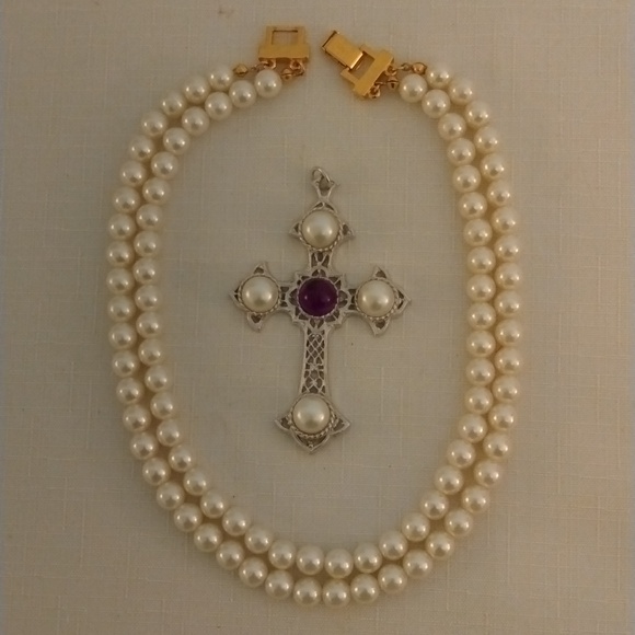 Vintage Sarah Coventry Cross pendant & Napier Faux Pearl double strand necklace - Picture 1 of 5